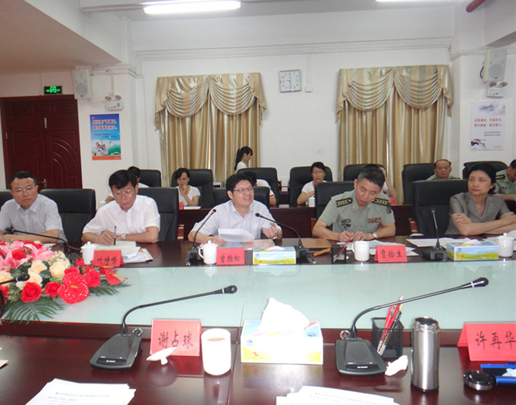 全市征兵工作座谈会在我校举行广州军区副司令员出席